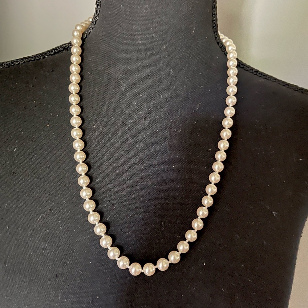 Faux Pearls Necklace Signed Japan on Clasp - Picture 4 of 4